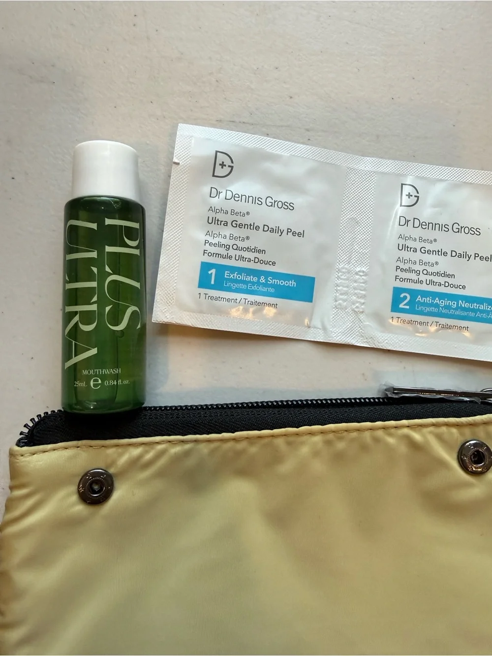 CARAA JetBlue-Mint Amenities Travel  Pouch: Dr.Dennis Gross Plus Ultra Socks NEW